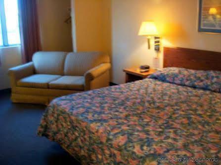 Luxury Inn & Suites Lincoln Bagian luar foto