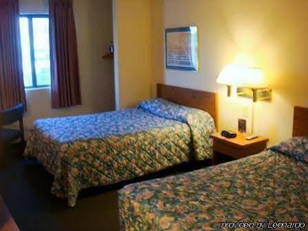 Luxury Inn & Suites Lincoln Bagian luar foto