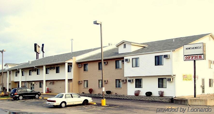 Luxury Inn & Suites Lincoln Bagian luar foto