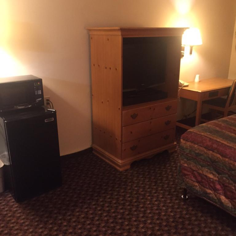 Luxury Inn & Suites Lincoln Bagian luar foto
