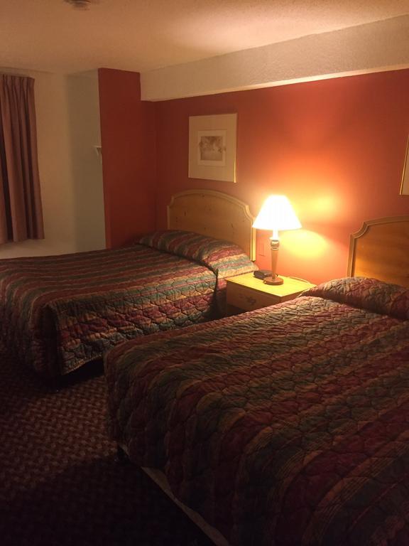 Luxury Inn & Suites Lincoln Bagian luar foto