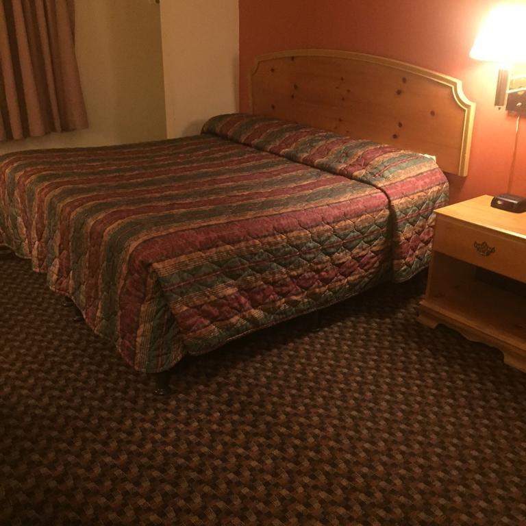 Luxury Inn & Suites Lincoln Bagian luar foto