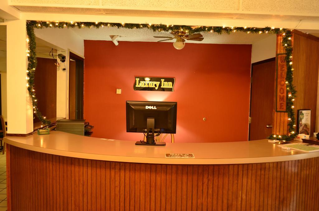 Luxury Inn & Suites Lincoln Bagian luar foto