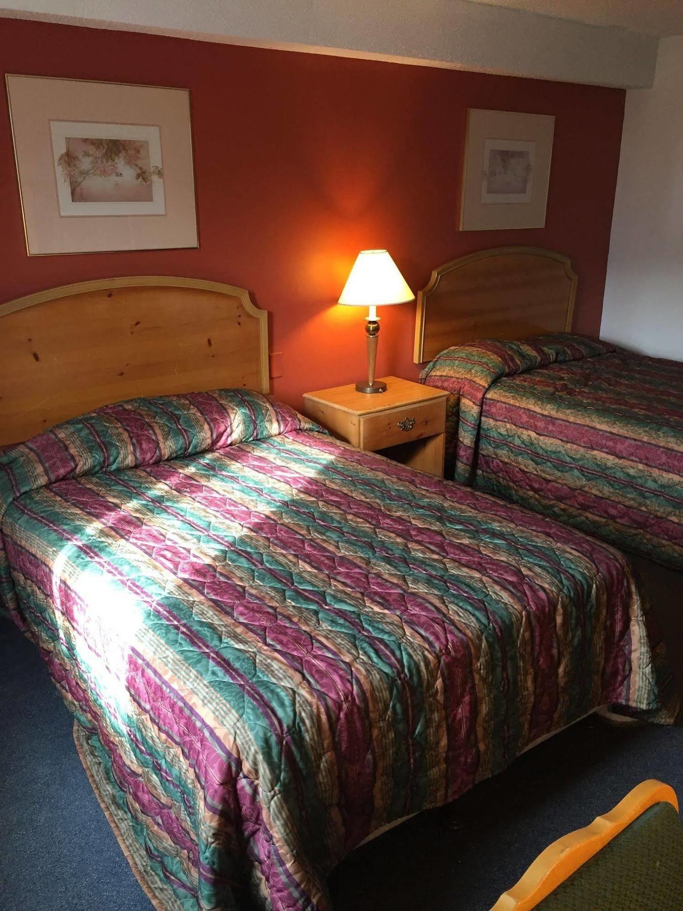 Luxury Inn & Suites Lincoln Bagian luar foto