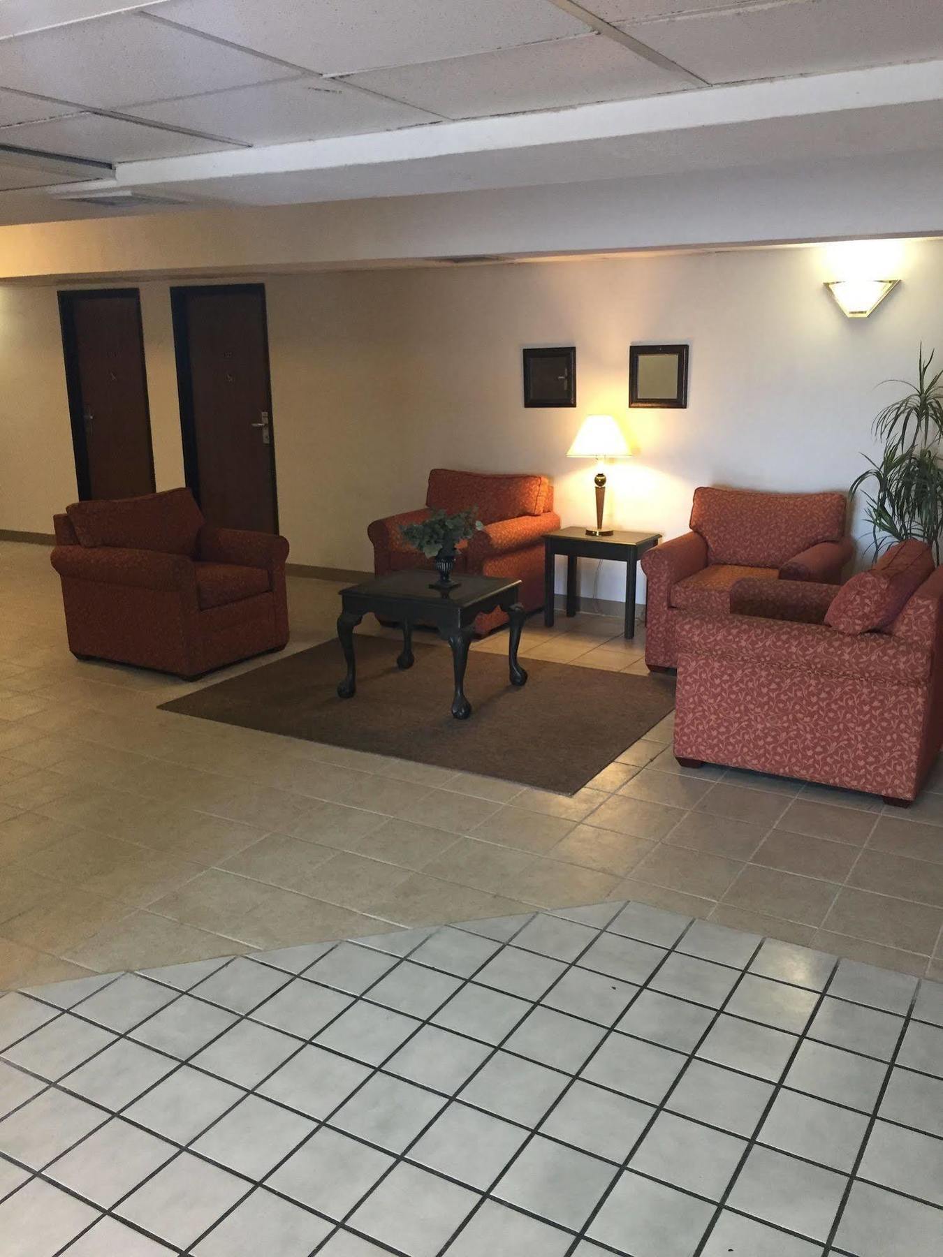 Luxury Inn & Suites Lincoln Bagian luar foto