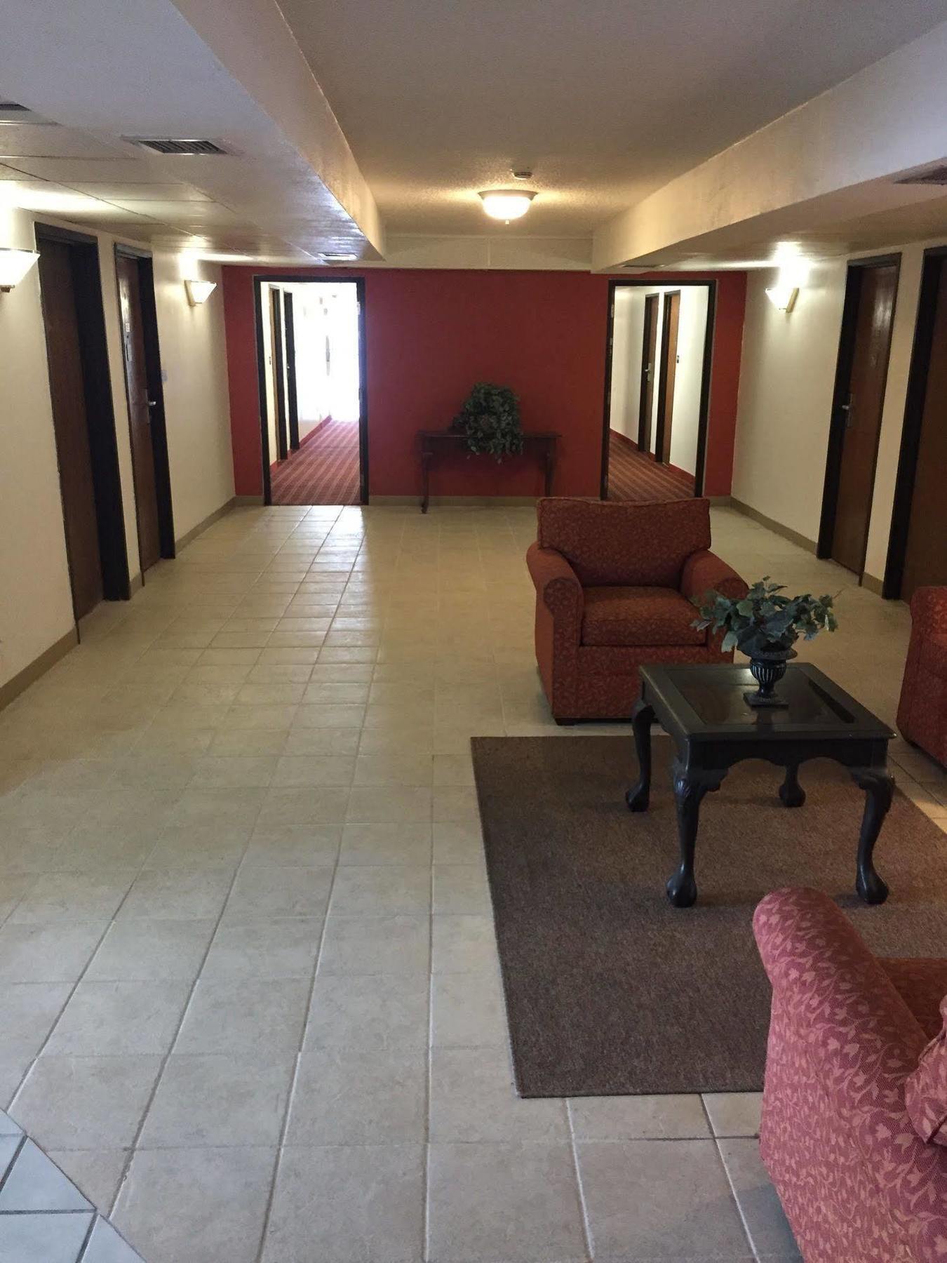 Luxury Inn & Suites Lincoln Bagian luar foto