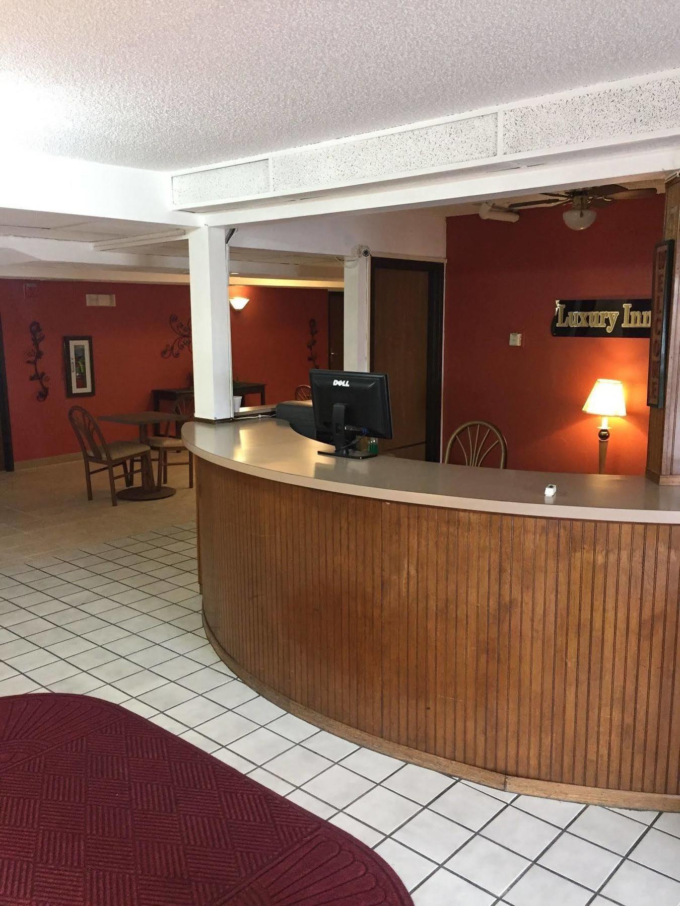 Luxury Inn & Suites Lincoln Bagian luar foto
