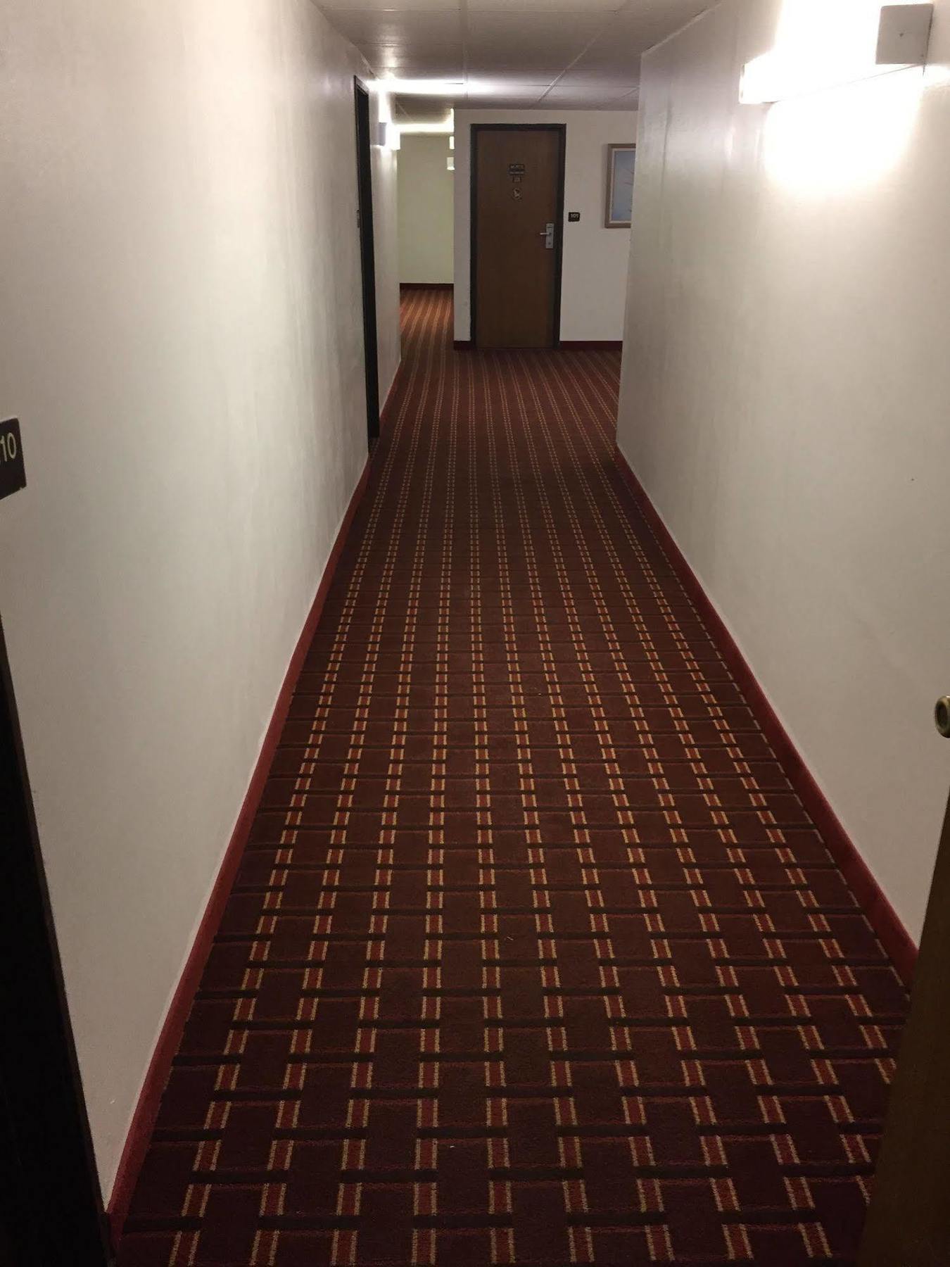 Luxury Inn & Suites Lincoln Bagian luar foto